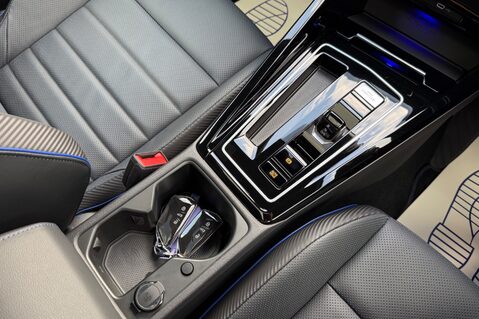 Volkswagen Golf R TSI 4MOTION DSG - EVERY EXTRA -DCC-PAN ROOF-PERF PACK-HUD-CAM-HK-WINTERPK 63