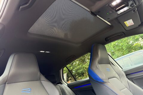 Volkswagen Golf R TSI 4MOTION DSG - EVERY EXTRA -DCC-PAN ROOF-PERF PACK-HUD-CAM-HK-WINTERPK 65
