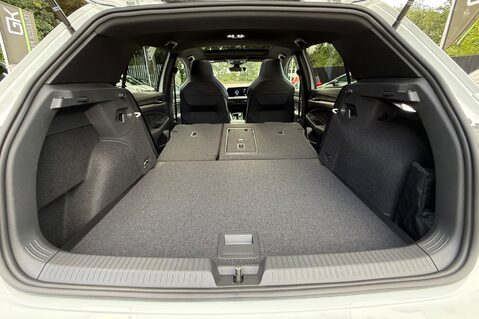 Volkswagen Golf R TSI 4MOTION DSG - EVERY EXTRA -DCC-PAN ROOF-PERF PACK-HUD-CAM-HK-WINTERPK 68