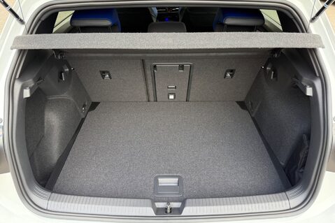 Volkswagen Golf R TSI 4MOTION DSG - EVERY EXTRA -DCC-PAN ROOF-PERF PACK-HUD-CAM-HK-WINTERPK 69