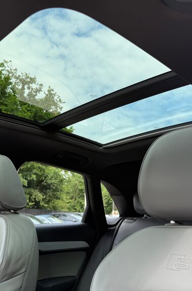Audi Q3 TFSI S LINE EDITION -PANORAMIC ROOF -COMFORT & SOUND PACK 
