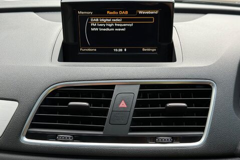 Audi Q3 TFSI S LINE EDITION -PANORAMIC ROOF -COMFORT & SOUND PACK 52