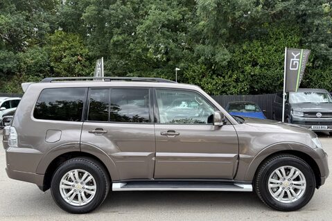 Mitsubishi Shogun DI-D SG3 - FSH WITH 11 SERVICE STAMPS  6