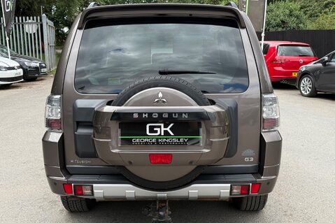 Mitsubishi Shogun DI-D SG3 - FSH WITH 11 SERVICE STAMPS  10