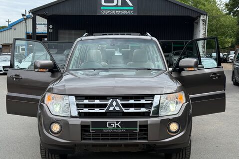 Mitsubishi Shogun DI-D SG3 - FSH WITH 11 SERVICE STAMPS  19