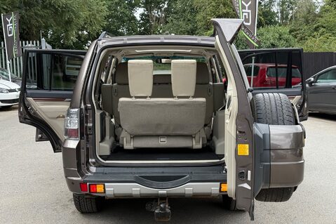 Mitsubishi Shogun DI-D SG3 - FSH WITH 11 SERVICE STAMPS  21