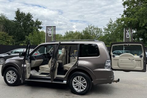 Mitsubishi Shogun DI-D SG3 - FSH WITH 11 SERVICE STAMPS  22