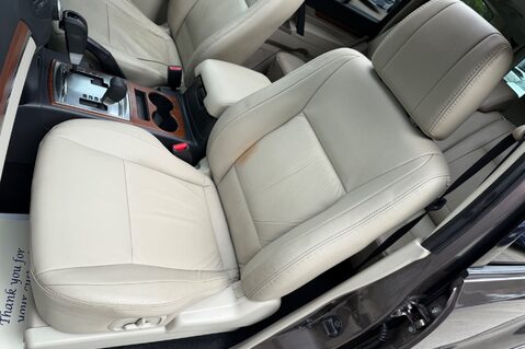 Mitsubishi Shogun DI-D SG3 - FSH WITH 11 SERVICE STAMPS  24