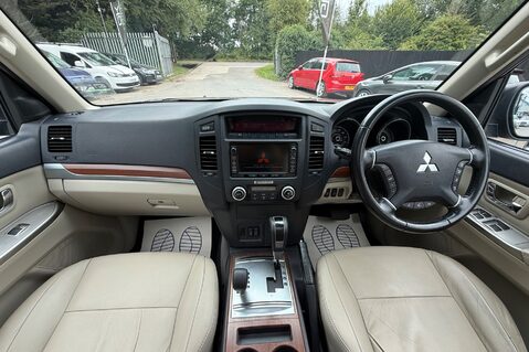 Mitsubishi Shogun DI-D SG3 - FSH WITH 11 SERVICE STAMPS  12