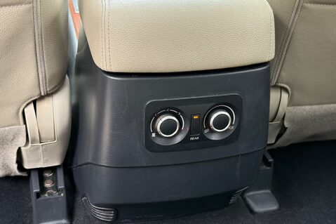 Mitsubishi Shogun DI-D SG3 - FSH WITH 11 SERVICE STAMPS  30