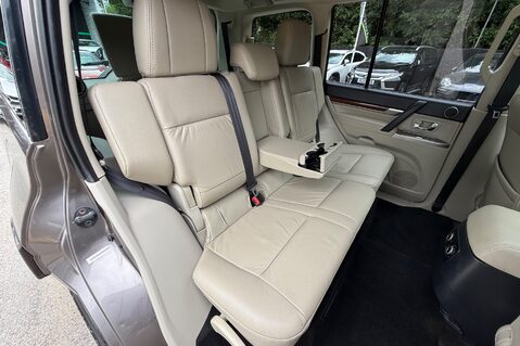 Mitsubishi Shogun DI-D SG3 - FSH WITH 11 SERVICE STAMPS  34