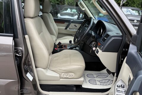 Mitsubishi Shogun DI-D SG3 - FSH WITH 11 SERVICE STAMPS  18