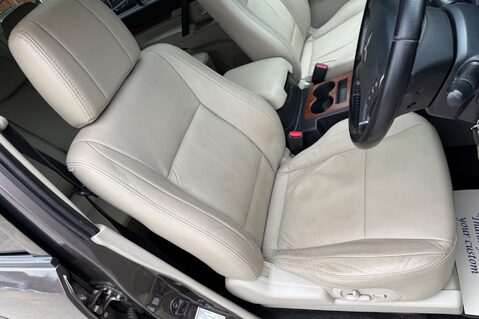 Mitsubishi Shogun DI-D SG3 - FSH WITH 11 SERVICE STAMPS  36