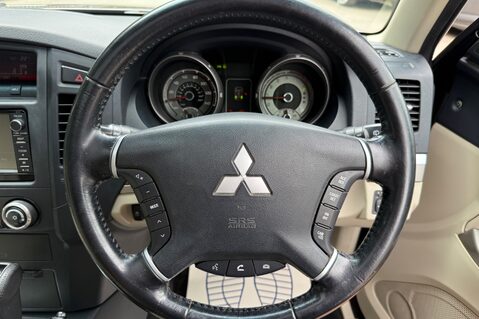 Mitsubishi Shogun DI-D SG3 - FSH WITH 11 SERVICE STAMPS  7