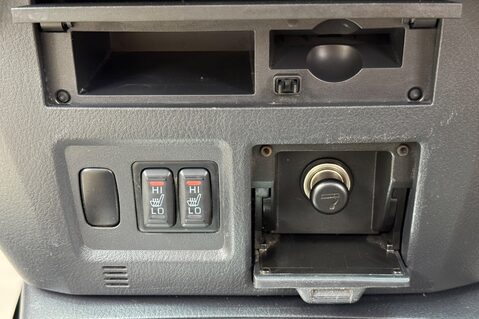 Mitsubishi Shogun DI-D SG3 - FSH WITH 11 SERVICE STAMPS  42