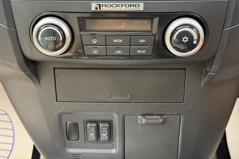 Mitsubishi Shogun DI-D SG3 - FSH WITH 11 SERVICE STAMPS  43