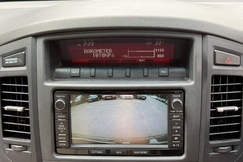 Mitsubishi Shogun DI-D SG3 - FSH WITH 11 SERVICE STAMPS  9