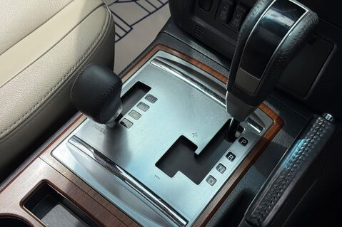 Mitsubishi Shogun DI-D SG3 - FSH WITH 11 SERVICE STAMPS  46