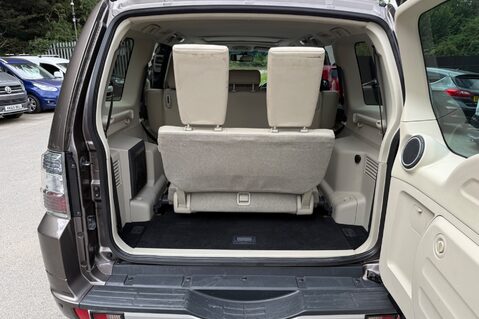 Mitsubishi Shogun DI-D SG3 - FSH WITH 11 SERVICE STAMPS  51