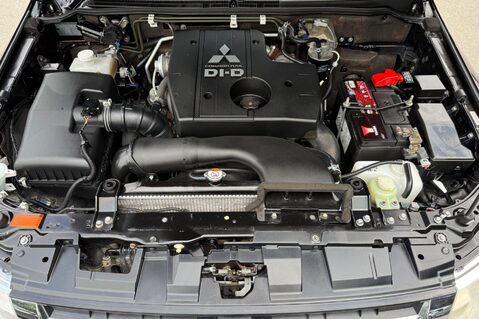 Mitsubishi Shogun DI-D SG3 - FSH WITH 11 SERVICE STAMPS  52