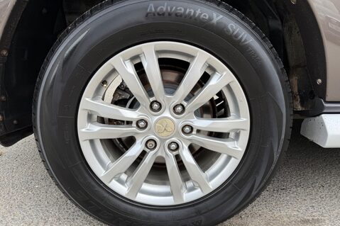 Mitsubishi Shogun DI-D SG3 - FSH WITH 11 SERVICE STAMPS  55