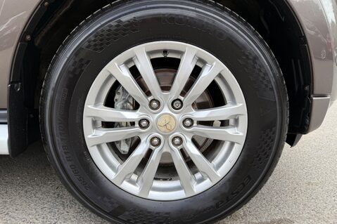 Mitsubishi Shogun DI-D SG3 - FSH WITH 11 SERVICE STAMPS  56