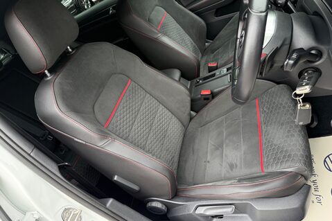 Volkswagen Golf GTI PERFORMANCE TSI DSG - ART VELOUR SEATS -DYNAUDIO -CAMERA -BRESCIA 19s 27