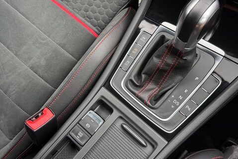 Volkswagen Golf GTI PERFORMANCE TSI DSG - ART VELOUR SEATS -DYNAUDIO -CAMERA -BRESCIA 19s 11