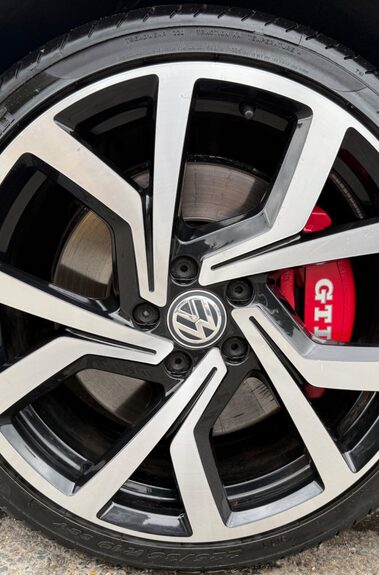 Volkswagen Golf GTI PERFORMANCE TSI DSG - ART VELOUR SEATS -DYNAUDIO -CAMERA -BRESCIA 19s 