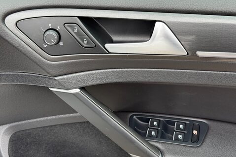 Volkswagen Golf GTI PERFORMANCE TSI DSG - ART VELOUR SEATS -DYNAUDIO -CAMERA -BRESCIA 19s 32