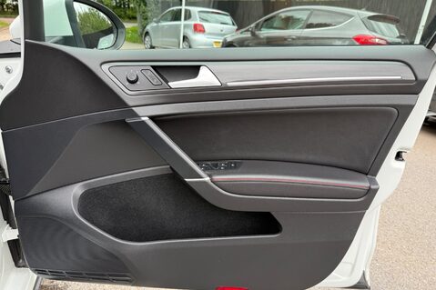 Volkswagen Golf GTI PERFORMANCE TSI DSG - ART VELOUR SEATS -DYNAUDIO -CAMERA -BRESCIA 19s 30