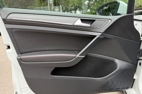 Volkswagen Golf GTI PERFORMANCE TSI DSG - ART VELOUR SEATS -DYNAUDIO -CAMERA -BRESCIA 19s 22