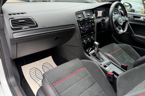 Volkswagen Golf GTI PERFORMANCE TSI DSG - ART VELOUR SEATS -DYNAUDIO -CAMERA -BRESCIA 19s 19