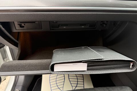 Volkswagen Golf GTI PERFORMANCE TSI DSG - ART VELOUR SEATS -DYNAUDIO -CAMERA -BRESCIA 19s 54