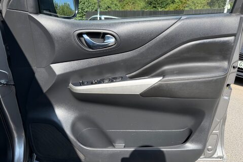 Nissan Navara DCI TEKNA AUTOMATIC -ONE OWNER -NO VAT-APPLE CAR PLAY -TOWBAR -CANOPY 35