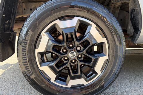 Nissan Navara DCI TEKNA AUTOMATIC -ONE OWNER -NO VAT-APPLE CAR PLAY -TOWBAR -CANOPY 53