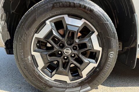 Nissan Navara DCI TEKNA AUTOMATIC -ONE OWNER -NO VAT-APPLE CAR PLAY -TOWBAR -CANOPY 51