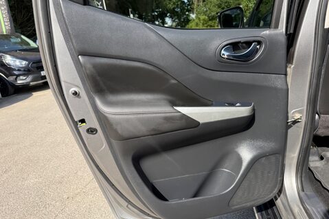 Nissan Navara DCI TEKNA AUTOMATIC -ONE OWNER -NO VAT-APPLE CAR PLAY -TOWBAR -CANOPY 27