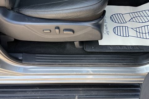 Nissan Navara DCI TEKNA AUTOMATIC -ONE OWNER -NO VAT-APPLE CAR PLAY -TOWBAR -CANOPY 33