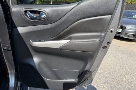 Nissan Navara DCI TEKNA AUTOMATIC -ONE OWNER -NO VAT-APPLE CAR PLAY -TOWBAR -CANOPY 29