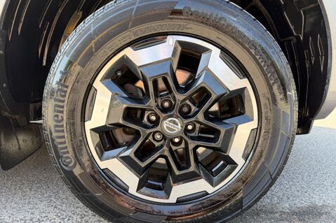 Nissan Navara DCI TEKNA AUTOMATIC -ONE OWNER -NO VAT-APPLE CAR PLAY -TOWBAR -CANOPY 50