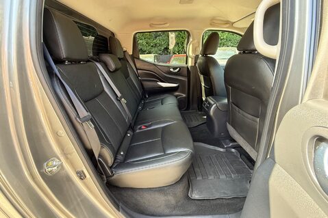 Nissan Navara DCI TEKNA AUTOMATIC -ONE OWNER -NO VAT-APPLE CAR PLAY -TOWBAR -CANOPY 18