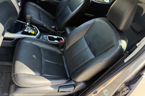 Nissan Navara DCI TEKNA AUTOMATIC -ONE OWNER -NO VAT-APPLE CAR PLAY -TOWBAR -CANOPY 21