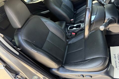 Nissan Navara DCI TEKNA AUTOMATIC -ONE OWNER -NO VAT-APPLE CAR PLAY -TOWBAR -CANOPY 32