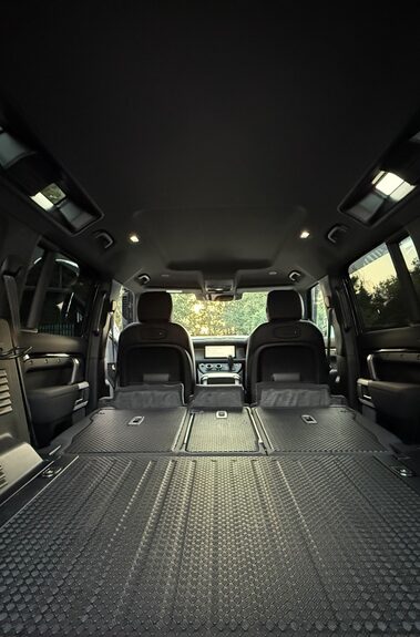 Land Rover Defender X-DYNAMIC SE MHEV - PREDATOR BODYKIT - 22 INCH ALLOYS -FULL LAND ROVER SERV 