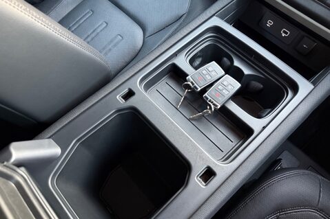 Land Rover Defender X-DYNAMIC SE MHEV - PREDATOR BODYKIT - 22 INCH ALLOYS -FULL LAND ROVER SERV 56