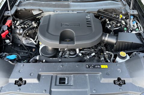 Land Rover Defender X-DYNAMIC SE MHEV - PREDATOR BODYKIT - 22 INCH ALLOYS -FULL LAND ROVER SERV 61