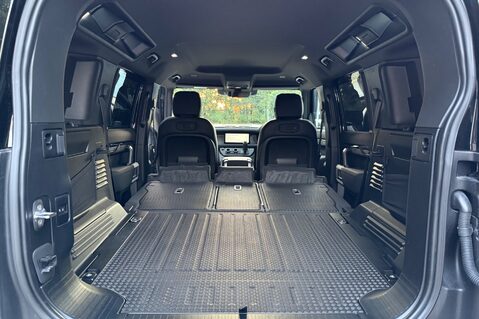 Land Rover Defender X-DYNAMIC SE MHEV - PREDATOR BODYKIT - 22 INCH ALLOYS -FULL LAND ROVER SERV 59