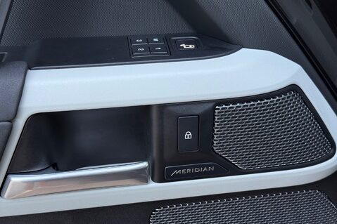 Land Rover Defender X-DYNAMIC SE MHEV - PREDATOR BODYKIT - 22 INCH ALLOYS -FULL LAND ROVER SERV 28