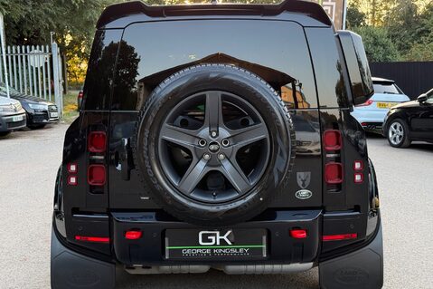 Land Rover Defender X-DYNAMIC SE MHEV - PREDATOR BODYKIT - 22 INCH ALLOYS -FULL LAND ROVER SERV 9